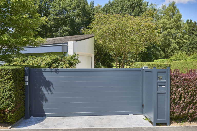 Portail coulissant en aluminium sur mesure modèle Rambouillet par Eurofactory