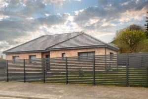 PORTAIL MARCILLY COULISSANT 7016FT BAL NUMERO DE RUE CLOTURE EN KIT LATTES 80MM installation newtech fermetures a Brillon (3)