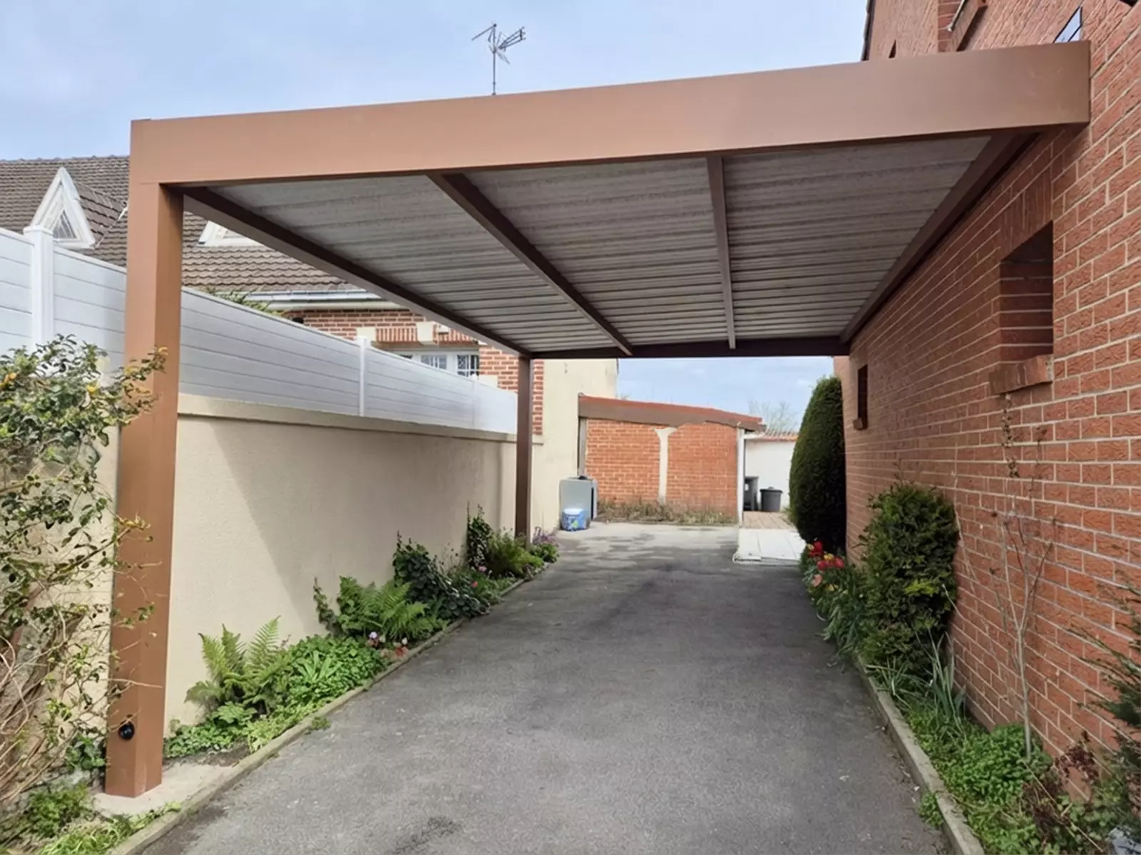 CARPORT BOREAL ADOSSE RAL BAC ACIER 2 POTEAUX installation newtech saint saulve (2)