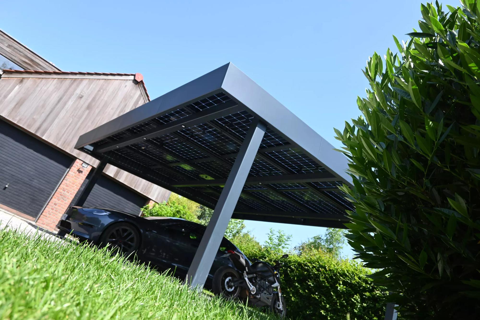 CARPORT HELIOR AUTOPORTE SOLAIRE BANDEAU HORIZON RAL 9005 FT installation newtech à linselles (8)
