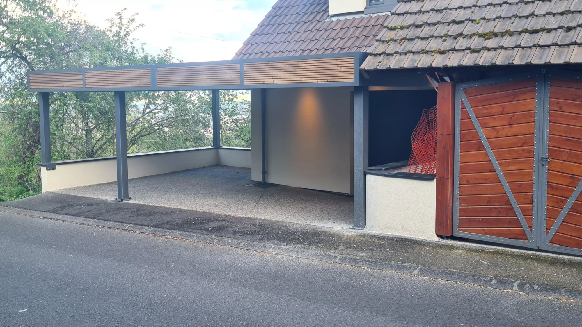 CARPORT ORION BANDEAU HORIZON DIXIE AUTOPORTE FLEUR DE MAISON SPOTS POTEAUX HAUTEUR DIFFERENTE alunescence (20)