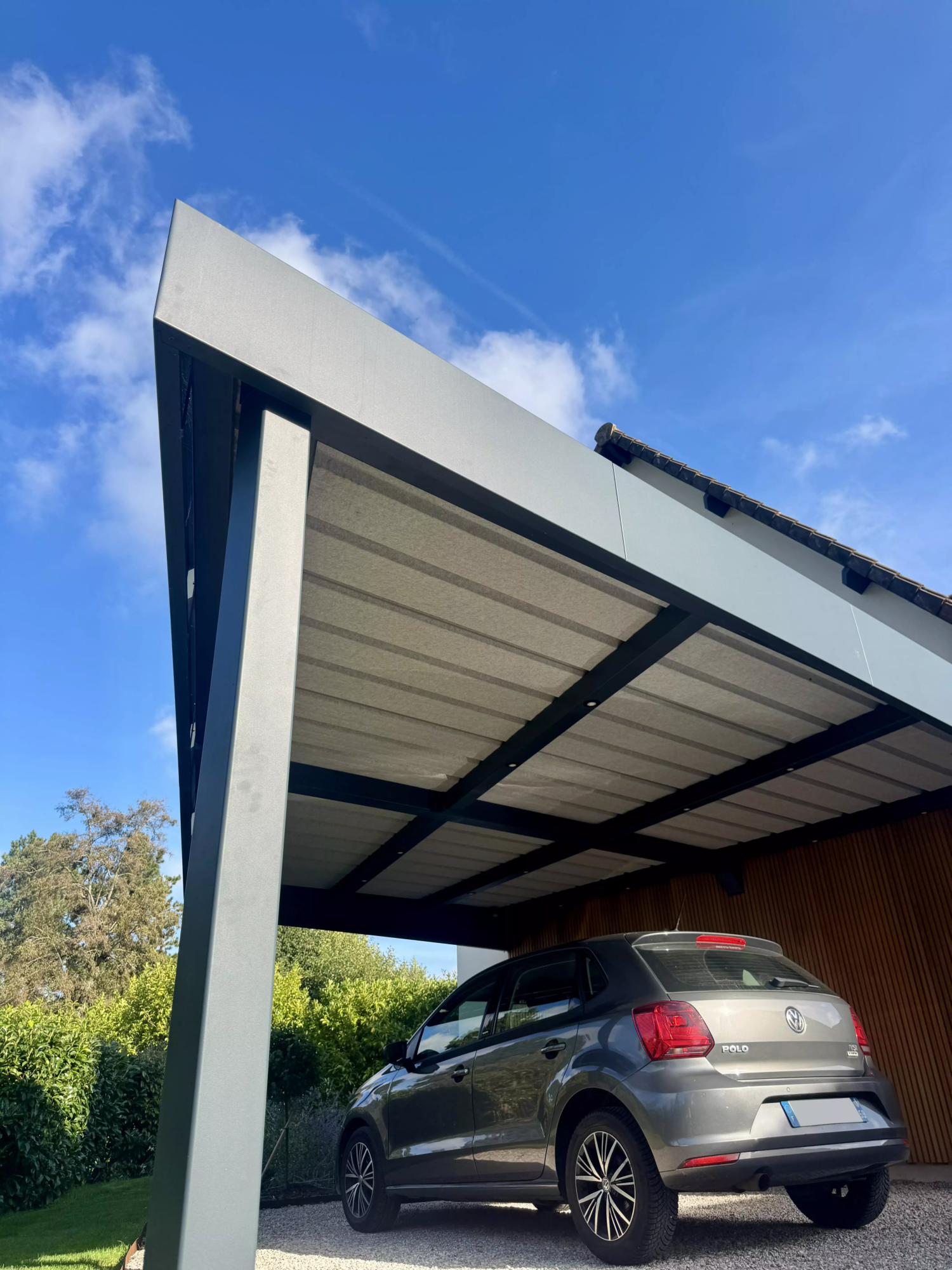 CARPORT ORION BANDEAU HORIZON FORME BIAIS 7016 BAC ACIER SPOTS LUMINEUX installation cucq par nordpelle (2)